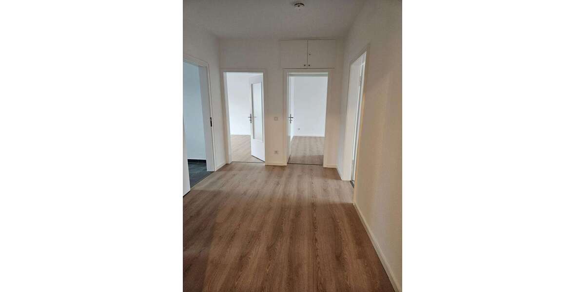 Etagenwohnung Langenfeld - 4 Zimmer, 101 m&sup2;, 1.100&euro; | Angebot:25421343