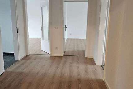 Wohnung Langenfeld - 4 Zimmer, 101 m&sup2;, 1.100&euro; | Angebot:25421343