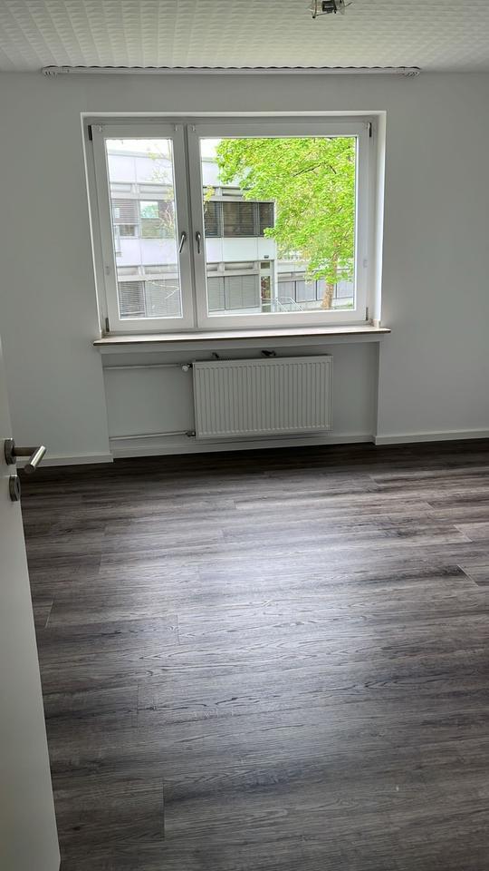 Schöne Wohnung im Grünen mit Balkon!