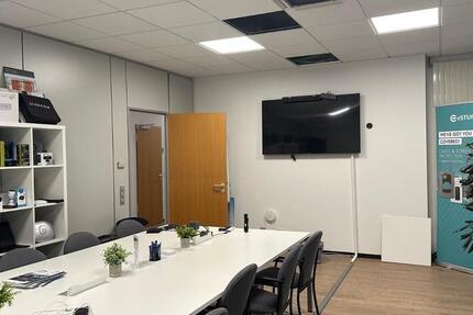 Attraktive Bürofläche in Langenfeld (277 m² + 5 Stellplätze) zimmer