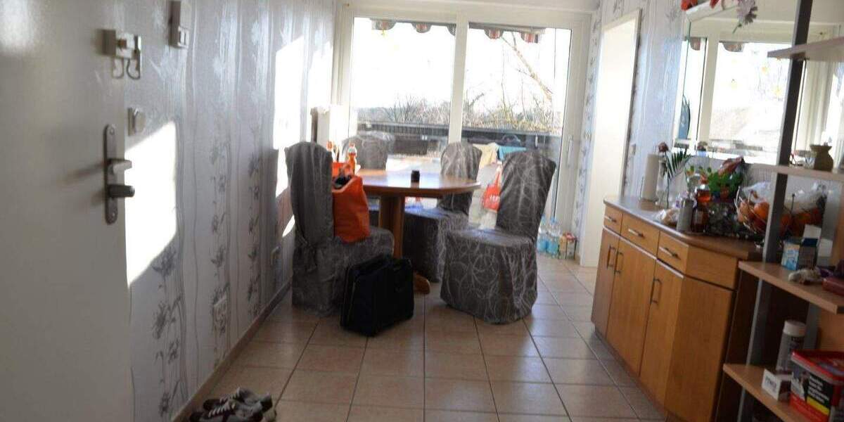 Etagenwohnung Köln Neubrück - 4 Zimmer, 93 m&sup2;, 229.000&euro; | Angebot:25728630