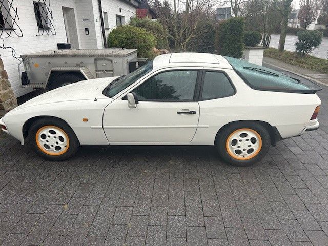 924