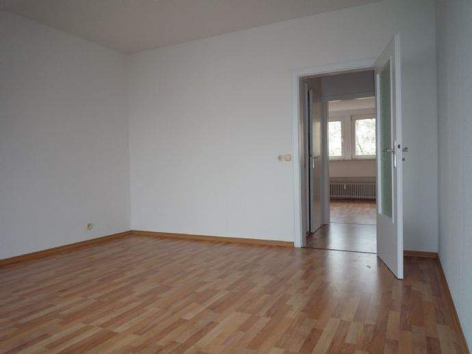 Lev.-Quettingen, helle freundliche renovierte Wohnung im DG, 2 Zimmer, 55 m², Küche, Wannenbad 2 zimmer