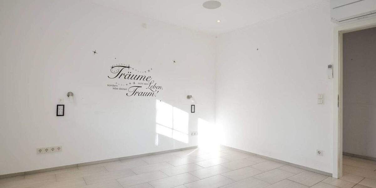 Neubaucharakter trifft Wohlfühloase: Hochwertig ausgestattetes Einfamilienhaus mit Außenpool! 6 zimmer