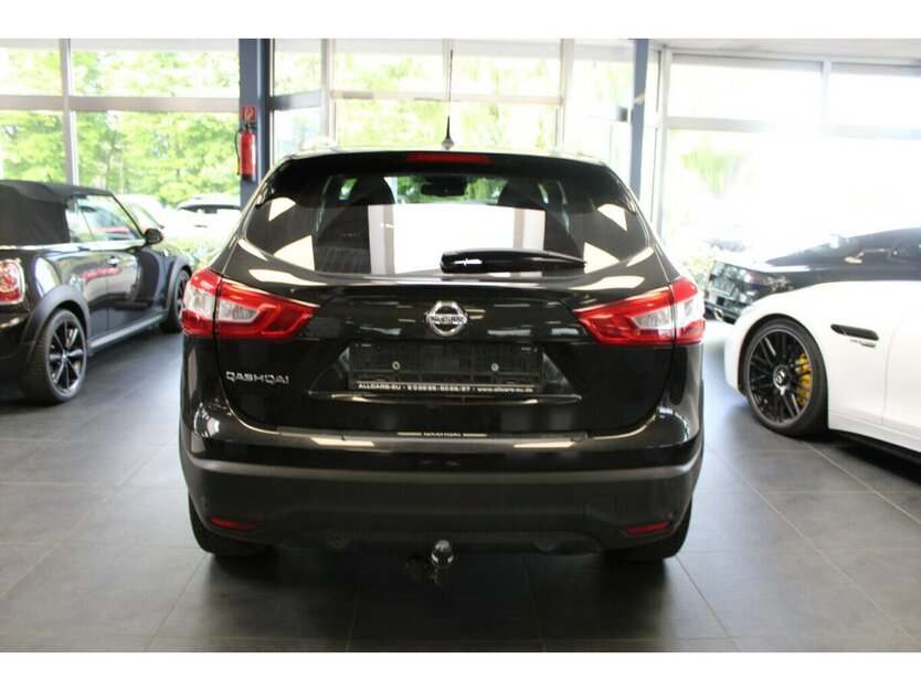 Nissan Qashqai 1.6 dCi Xtronic TEKNA - Pano - AHK - 108.138 km 14.980 € Euskirchen 53881