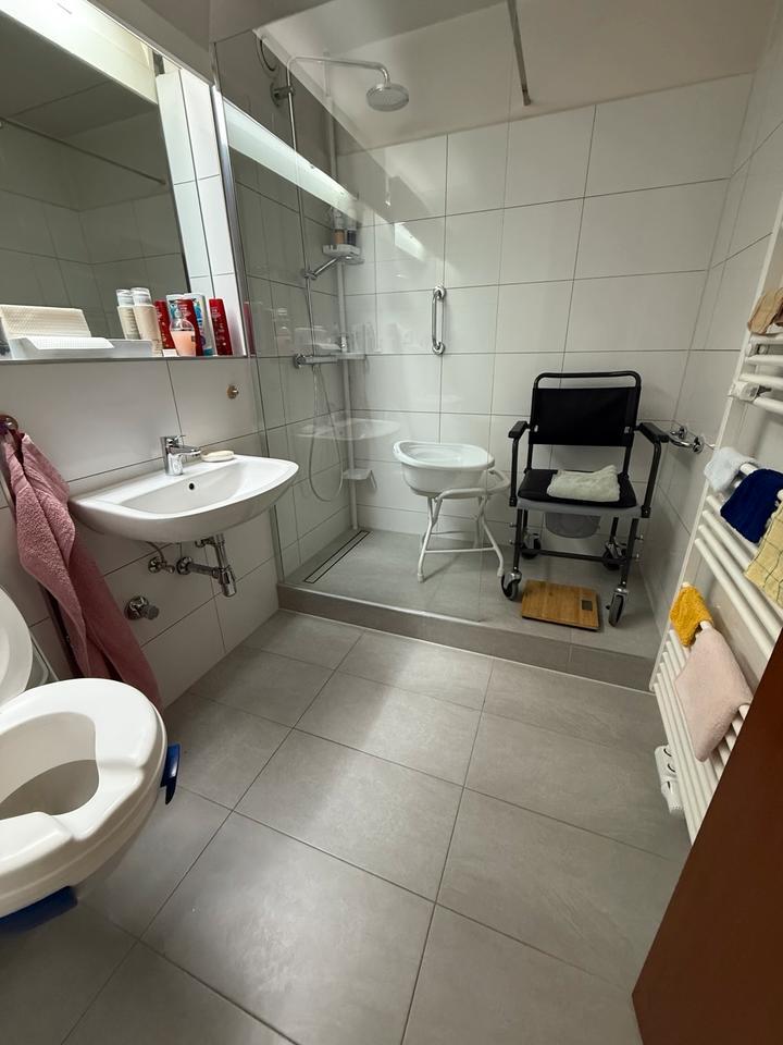 2,5 Zimmer Wohnung zentral gelegen in Refrath