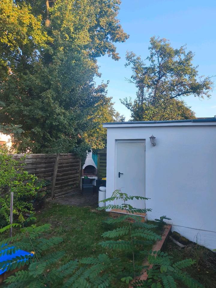 Lichtdurchflutete DG-Wohnung mit Garage, Kamin und Garten