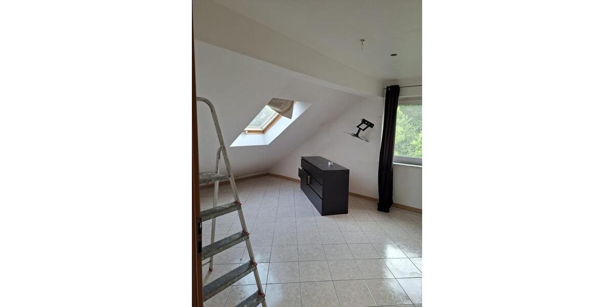 Dachgeschoßwohnung Overath - 4 Zimmer, 92 m&sup2;, 1.200&euro; | Angebot:27545648
