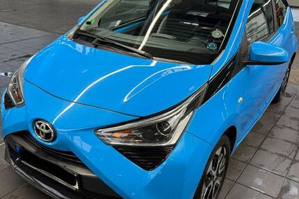 Toyota Aygo (X) 68.200 km 9.399 € Köln 51067