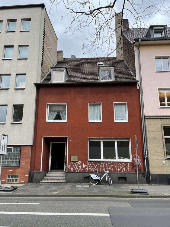 Haus zum Kaufen in Köln 850.000 € 338 m²