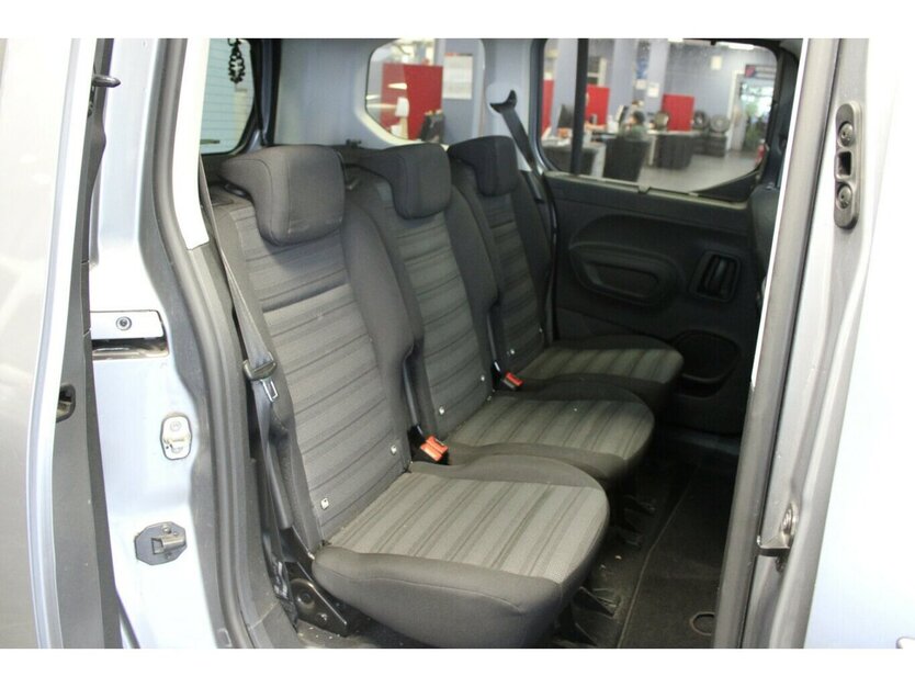 Opel Combo-e Life Ultimate 27.035 km 21.980 € Euskirchen 53881