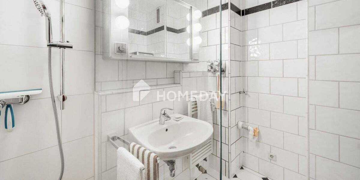 Gut geschnittene Etagenwohnung mit Aufzug, Stellplatz und Süd-West Loggia 3 zimmer