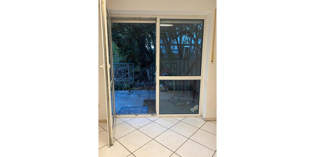 2-Zimmer-Erdgeschosswohnung mit Einbauküche in Bonn-Obekassel 2 zimmer