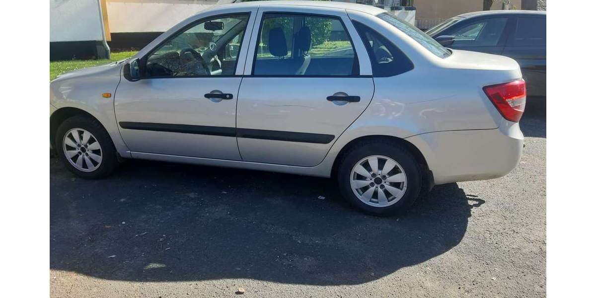 Lada Granta 143.000 km 2.200 &euro; Köln 51145