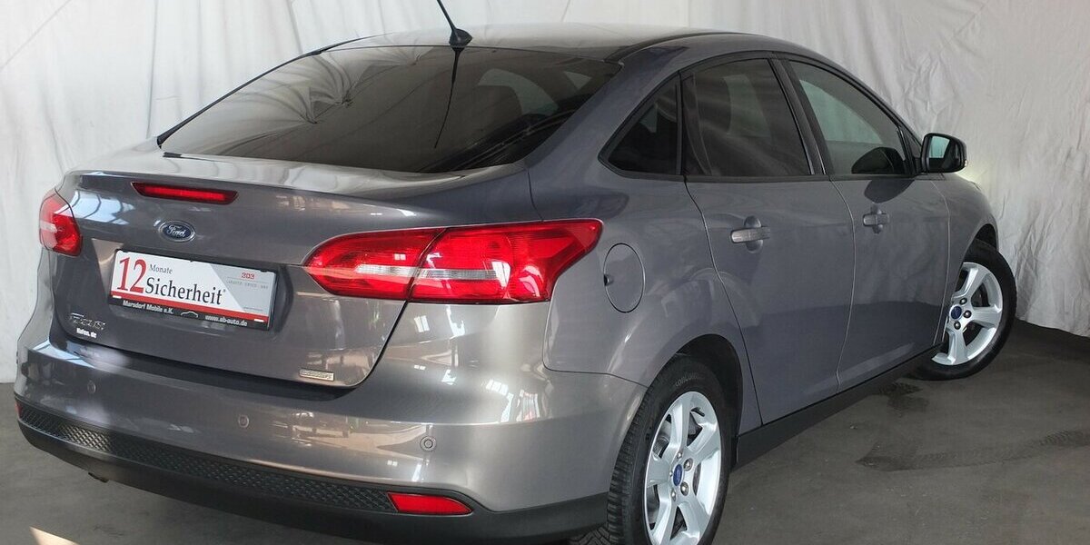 Ford Focus KLIMAUTOMATIK PARKPILOT 4-TÜRIG 118.919 km 6.998 € Köln 50858