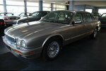 Jaguar XJ 4.0 Lang Automatik - Leder - Schiebedach - 119.865 km 19.980 € Euskirchen 53881