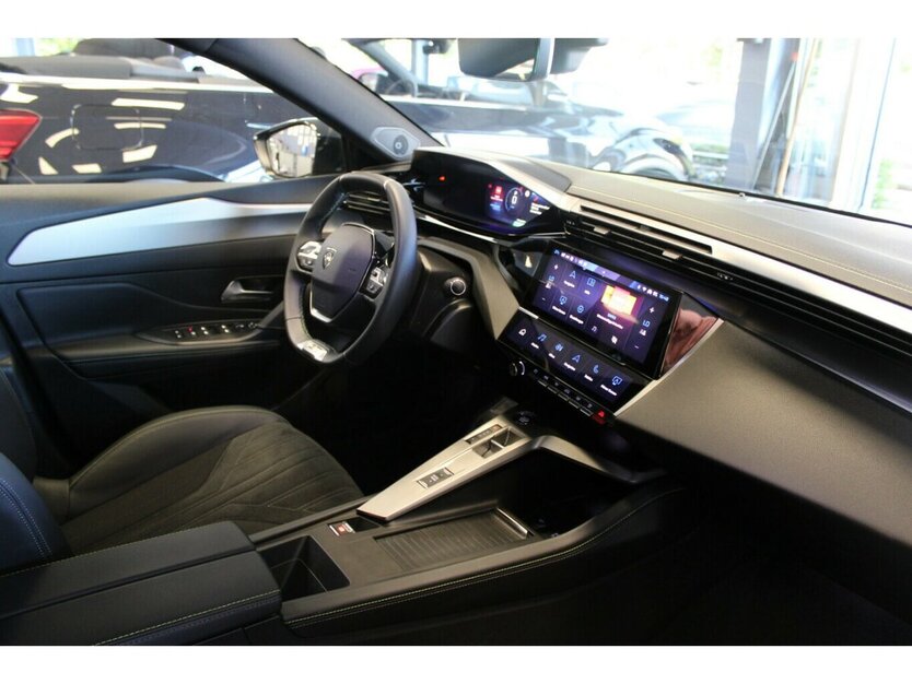 Peugeot e-308 SW Elektro 156 GT 4.919 km 28.980 € Euskirchen 53881