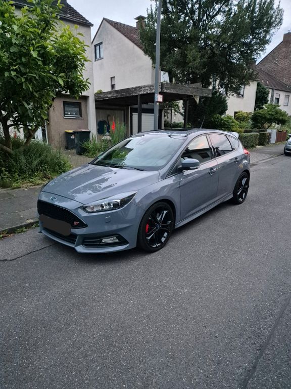 Ford Focus 168.000 km 15.700 € Köln 51145