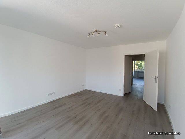 Düsseldorf-Oberbilk, Heerstraße 27 - Komplett sanierte Wohnung mit 2 Balkonen + Küchenzeile ab Oktober zu mieten !!