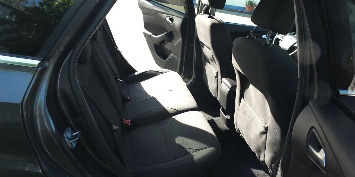 Ford Focus TITANIUM WM26: NAVI KLIMAAUTOM EINPARKHILFE 134.288 km 6.998 &euro; Köln 50858