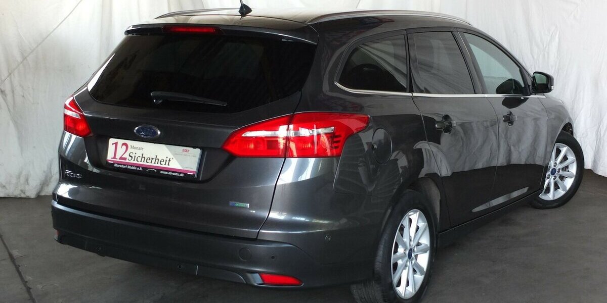 Ford Focus TITANIUM WM26: NAVI KLIMAAUT EINPARKHILFE 134.288 km 6.998 &euro; Köln 50858
