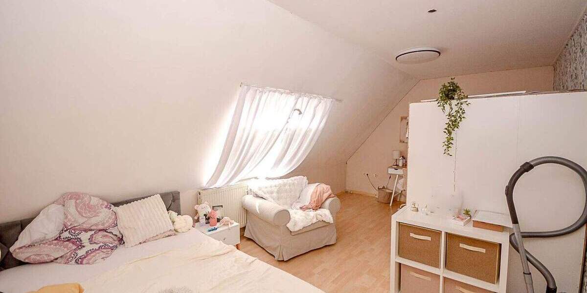 Etagenwohnung Brühl - 4 Zimmer, 124 m&sup2;, 330.000&euro; | Angebot:24251865