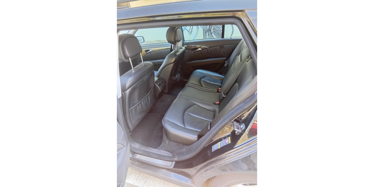 Mercedes-Benz E 280 Combi 4 Matic 271.788 km 3.400 € Köln 50667