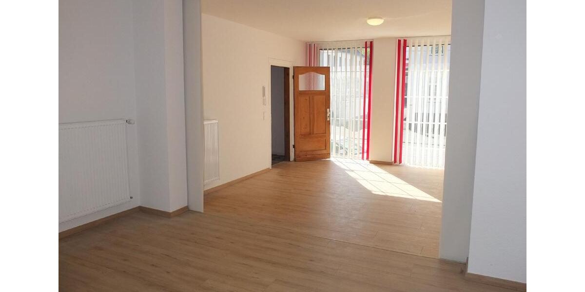 Büro- oder Servicefläche in exponierter Lage von Solingen-Wald! zimmer