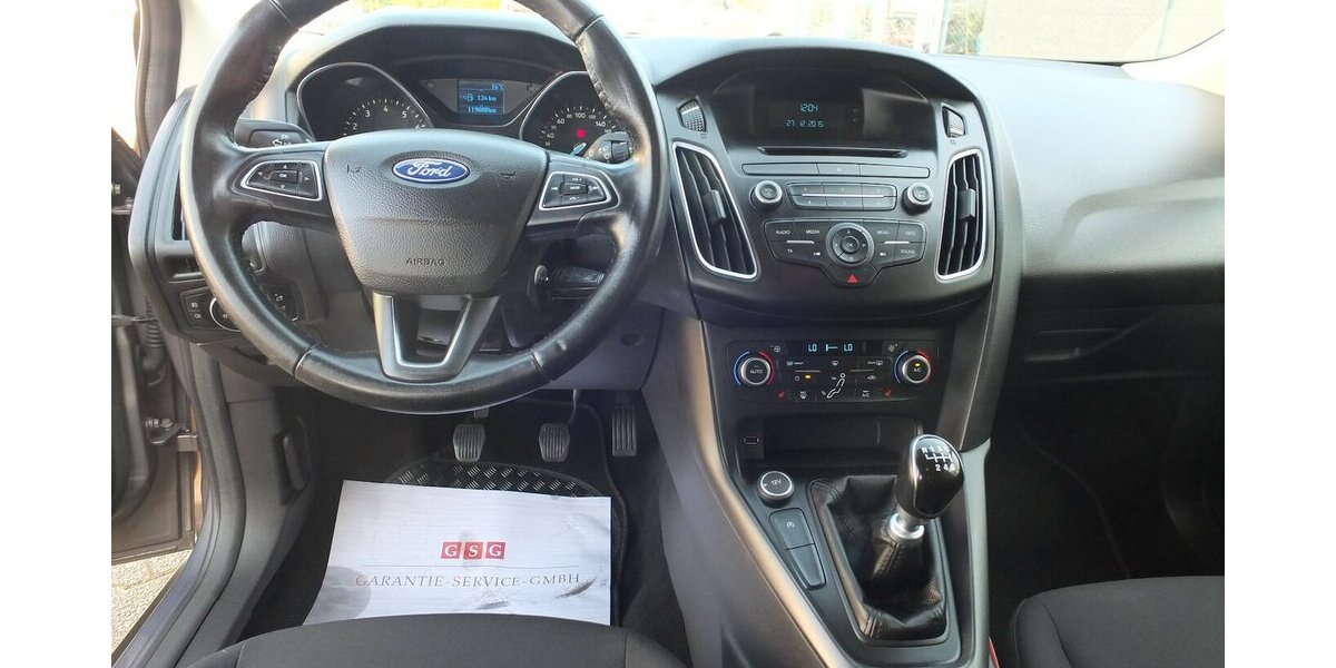 Ford Focus KLIMAUTOMATIK PARKPILOT 4-TÜRIG 118.919 km 6.998 € Köln 50858