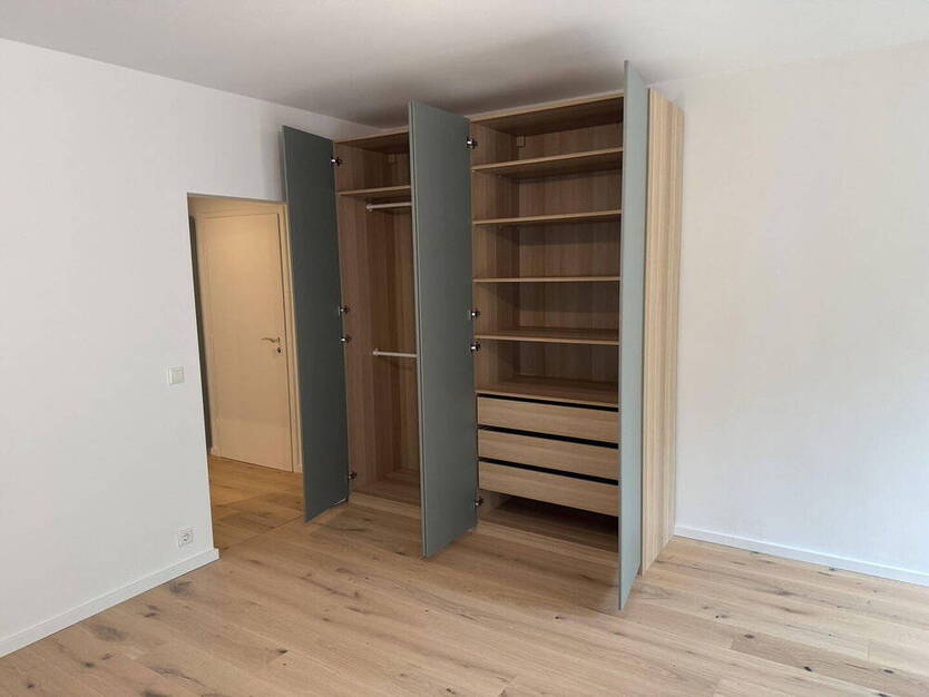 Möblierte EinraumWohnung in exklusiver Wohnlage am Rhein in Wittlaer