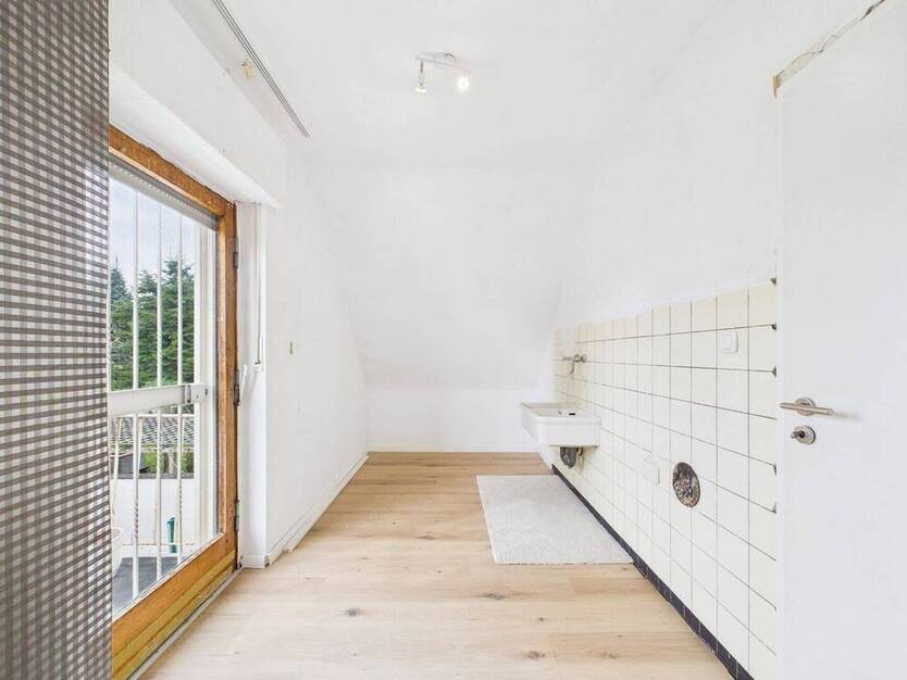 Familienfreundliches Ein-Zweifamilienhaus in der Euskirchener Südstadt - modernisiert & großzügig