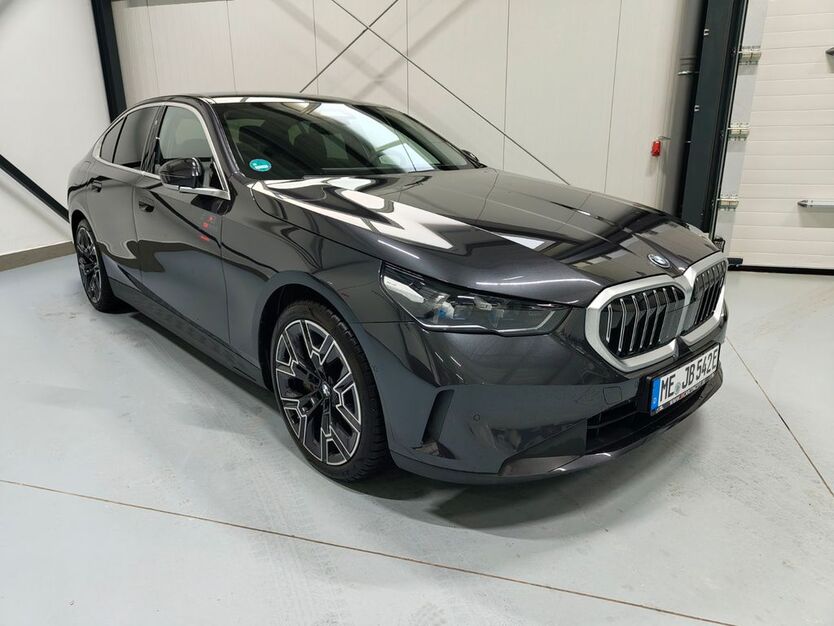 BMW i5 23.000 km 54.389 € Haan 42781