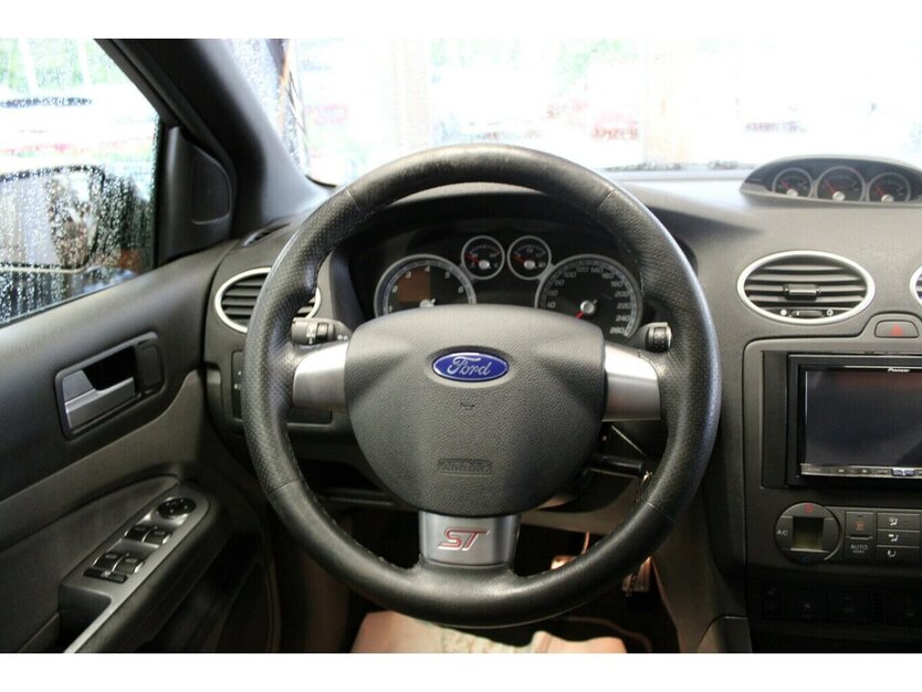 Ford Focus 2.5 MK2 ST - Recaro - SHZ -Navi - 96.133 km 12.980 € Euskirchen 53881