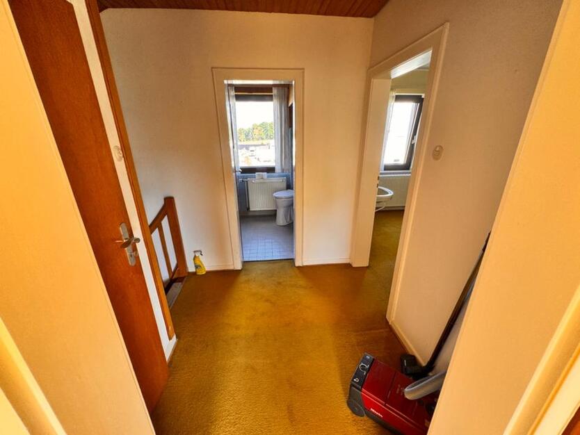 Freistehendes Einfamilienhaus mit 50er Jahre Charme & großem Grun
