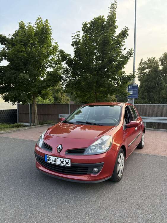 Renault Clio 120.000 km 4.800 € solingen 42651