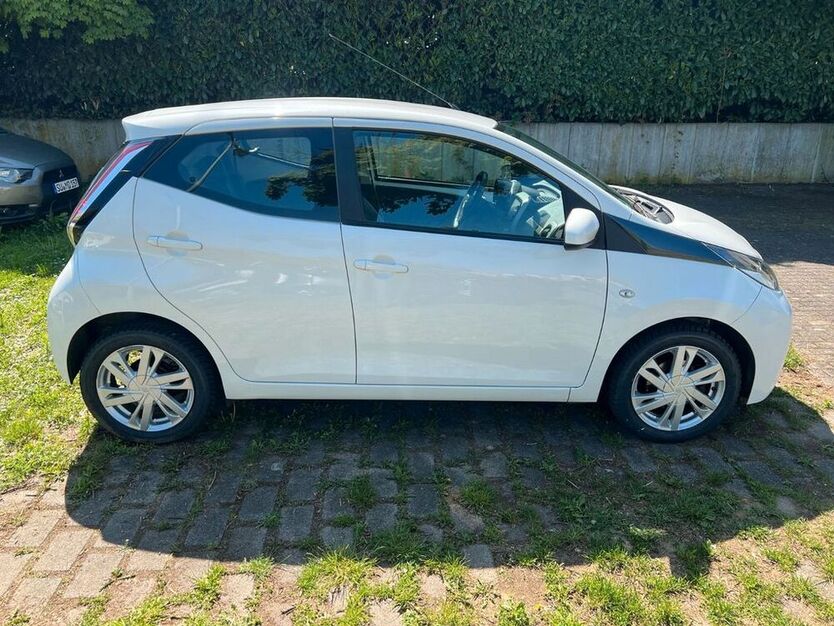 Aygo (X)