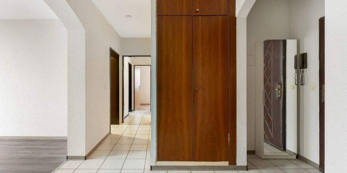 Etagenwohnung Bergheim Ahe - 4 Zimmer, 90 m&sup2;, 110.000&euro; | Angebot:25738406