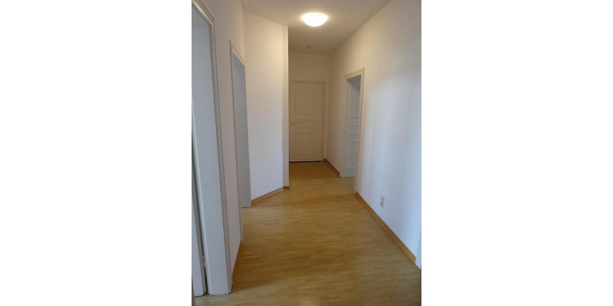 Dachgeschoßwohnung Bonn Poppelsdorf - 3.5 Zimmer, 77 m&sup2;, 850&euro; | Angebot:25991585