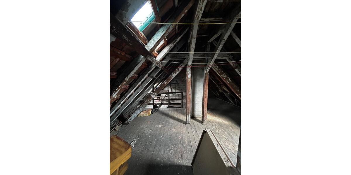 Denkmalmaisonette Nippes:Sanierungsobjekt mit Charme & Potenzial zimmer