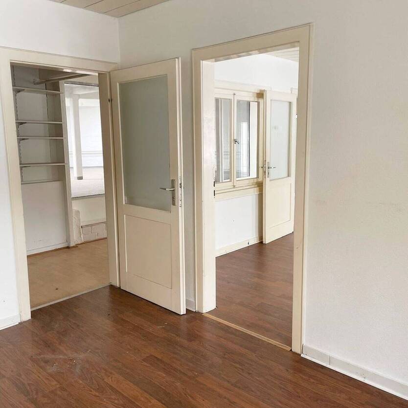 HalleKreativfläche mit Büro und Lagerkeller, Hintergebäude, LieferzufahrtTor, provisionsfrei