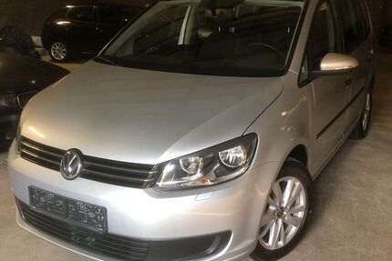 VW Touran 153.982 km 8.850 € Köln 50933