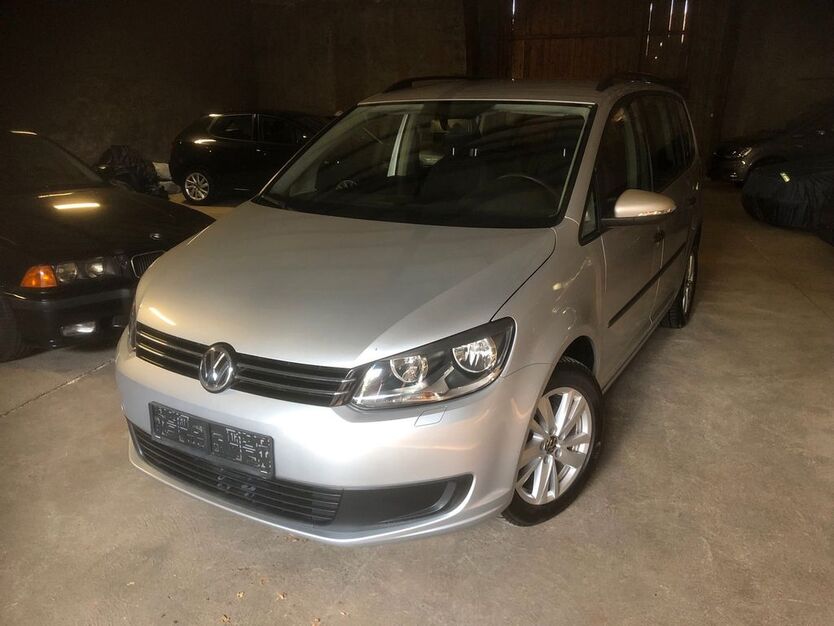 VW Touran 153.982 km 8.850 € Köln 50933