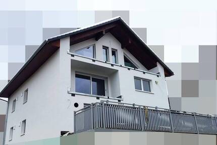 Obergeschoss 3-Zimmer-Wohnung mit Balkon und geh. Innenausstattung