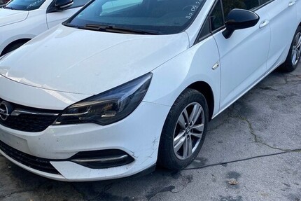 Opel Astra K Sports1.5CDTI.NAVI. VOLL-LED.PDC.ALUF 140.000 km 4.100 &euro; Hilden 40721