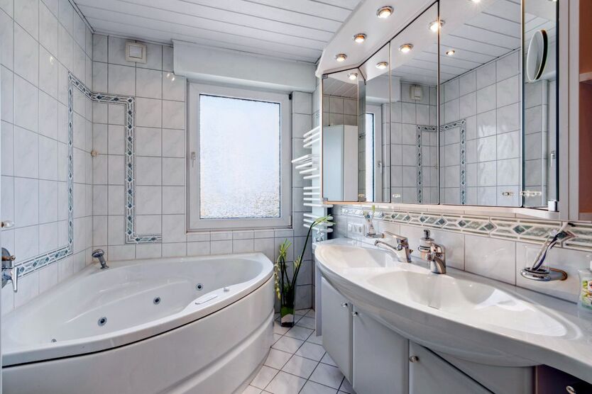 Mit 3D und Video: Modernes Einfamilienhaus mit großem und schön angelegten Garten in Nörvenich! 8 zimmer