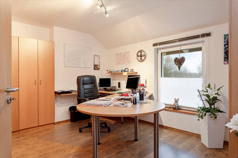 Mehrgenerationenhaus mit zwei Wohneinheiten und einer Gewerbeeinheit