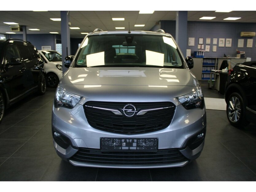 Opel Combo-e Life Ultimate 27.035 km 21.980 € Euskirchen 53881