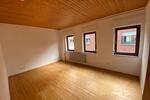 Haus mit großer Dachterrasse, Garten und Garagen in der Altstadt
