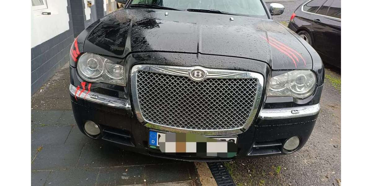 Chrysler 300C 228.000 km 5.999 &euro; Troisdorf 53842