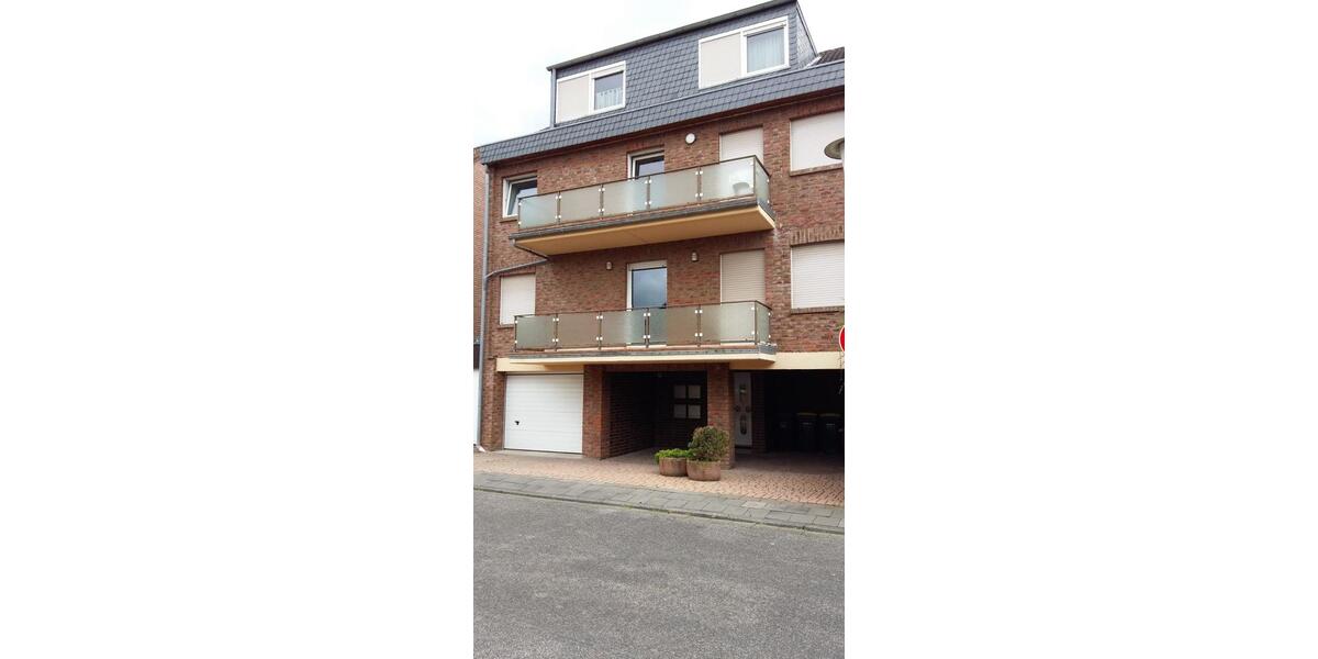 Attraktive Dachgeschoßwohnung, 2,5 Zimmer, Küche Diele Bad Balkon zimmer